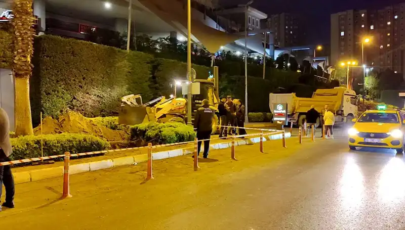 Avm Girişinde Doğalgaz Paniği: Alışveriş Keyfi Yerini Kaosa Bıraktı