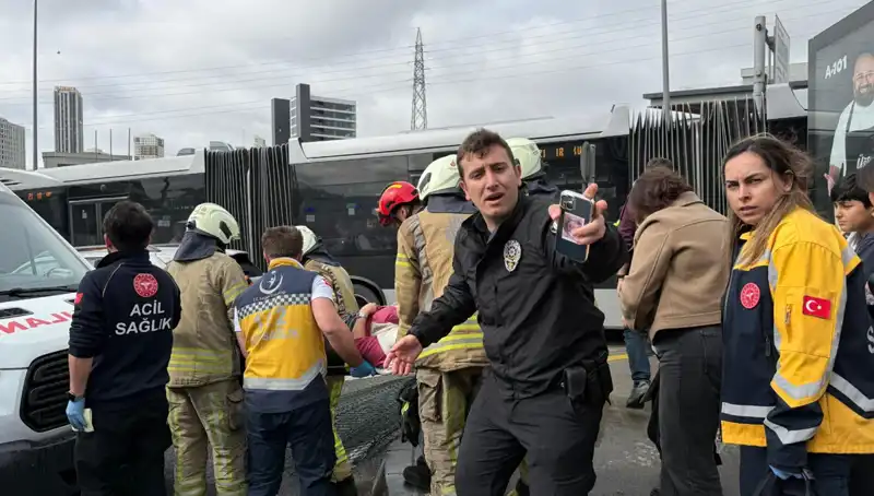Metrobüste Feci Kaza: Seferler Durduruldu, Kayıplar Var