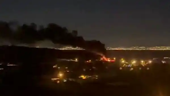 Yalova'da Depoda Yangın: Bir İtfaiyeci Dumandan Etkilendi, Olayın Nedenleri Araştırılıyor