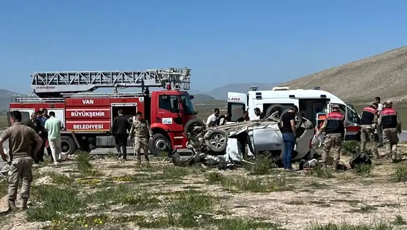 Van'da Feci Kaza: 4 Can Gitti, 2 Kişi Ciddi Yaralı