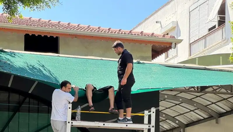 Dengesini Kaybedip Balkondan Düşen Genç Kız Hastaneye Kaldırıldı
