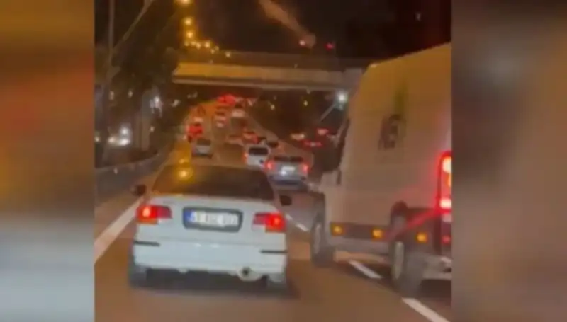 Tuzla'da Makas Terörü: Sürücü Tutuklandı, Olayın Ardındaki Gerçekler Neler?