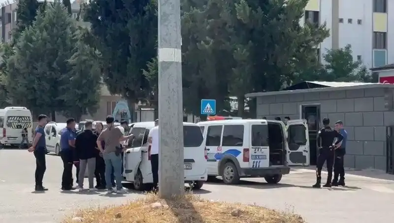 Adliye Önünde İki Aile Arasında Kanlı Kavga: 5 Yaralı, 7 Gözaltı