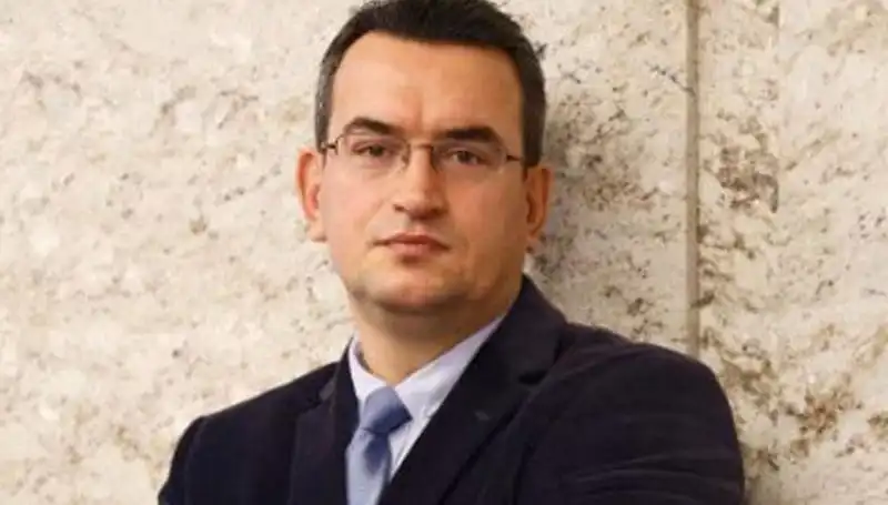 Metin Gürcan: DEVA Partisi'nin Kurucu Üyesinin Hayatı ve Vizyonu