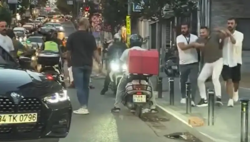 Nişantaşı'nda Yol Verme Kavgası: Sopalı Saldırı Dehşete Düşürdü
