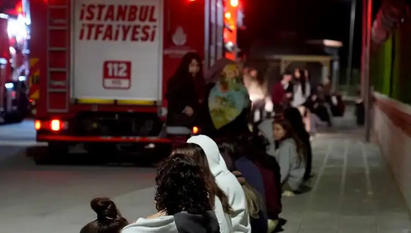 2 Bin 500 Kişilik Kız Öğrenci Yurdunca Yangın Paniği!