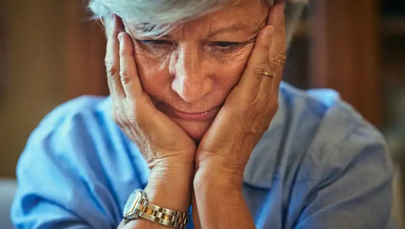 40'lı Yaşlarda Alzheimer: İlk Belirtiler Stres Sanıldı, Gerçek Çarpıcı!