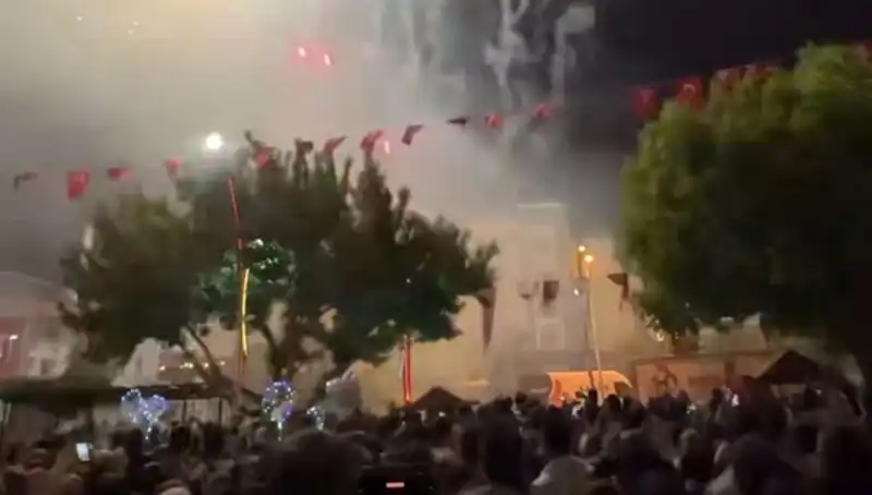 Havai Fişek Gösterisi Sonrası Hastanelik Olma Paniki! İşte Olayın Ayrıntıları
