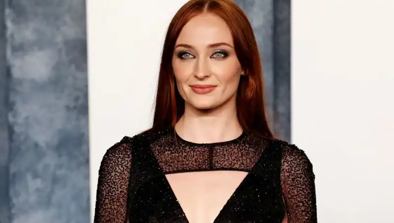 Game of Thrones’un Sophie Turner’ını Öfkelendiren Ocağın Yorumlarıyla Ne Oluyor?