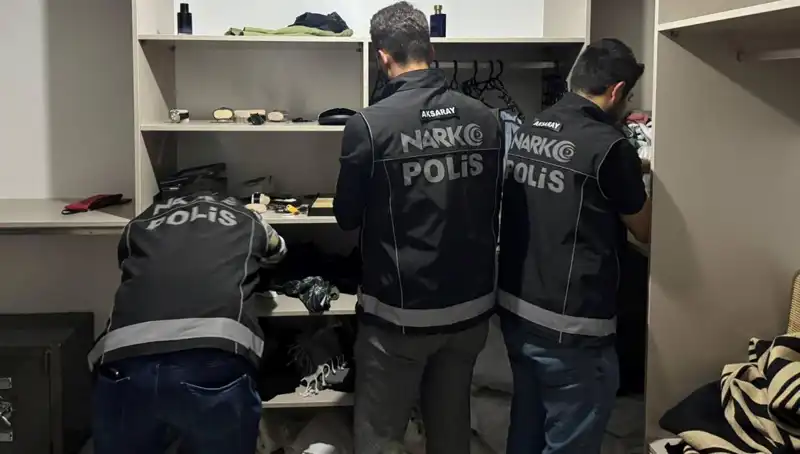 Uyuşturucu Operasyonunda F Serisi Dolarla Dolu Kargo!