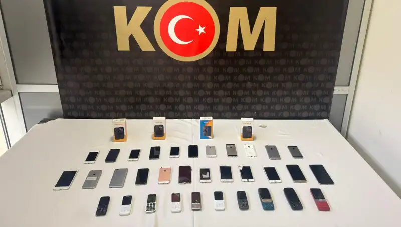 Gümrük Kaçağı Cep Telefonu Operasyonu: Tam 37 Cihaz Ele Geçirildi!