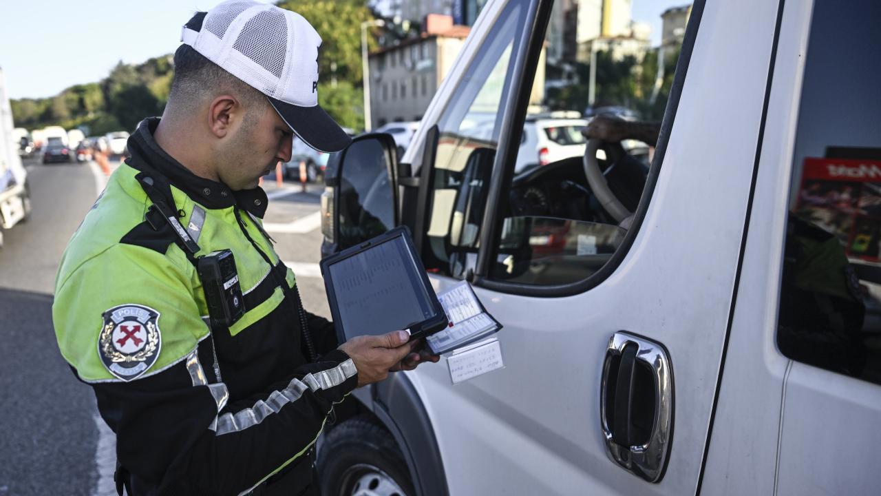 Okul Servislerine Yapılan Sıkı Denetimlerde 111 Bin 476 Araç Kontrol Edildi