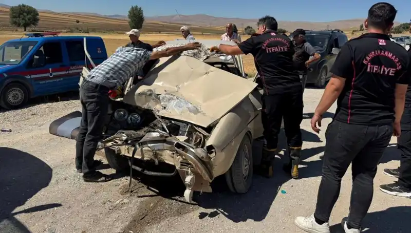 Kahramanmaraş'ta Kamyonet ve Otomobil Çarpıştı: Yaralılar Var