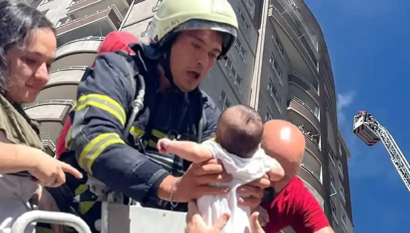 Kayseri'deki 14 Katlı Binada Yangın: Gökyüzünü Kızıla Boyadı!
