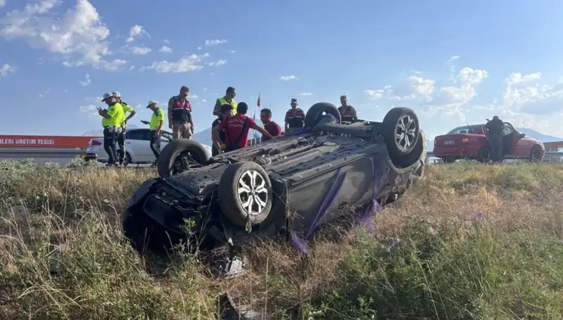 Nişan Töreninden Dönüş Yolu Kazaya Dönüştü: 1 Ölü, 4 Yaralı