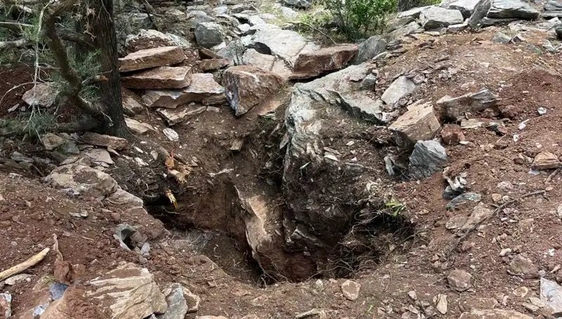 Eski Vali ve Emekli Albay Define Ararken Suçüstü Yakalandılar!