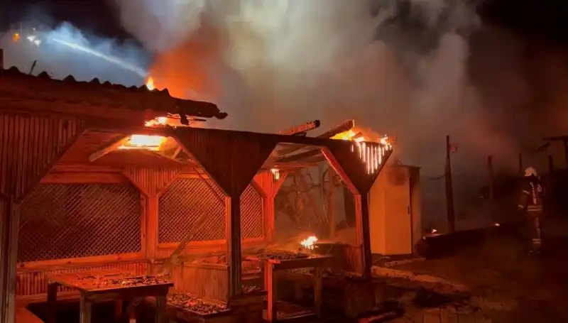 Şile’de Gözleme Restoranında Şok Yangın: Altı İşletme Küle Döndü!