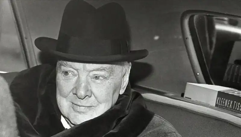 Tarih Kokulu Bekar Ev: Churchill'in Efsanevi Konutu 3,75 Milyon Sterline Satışta