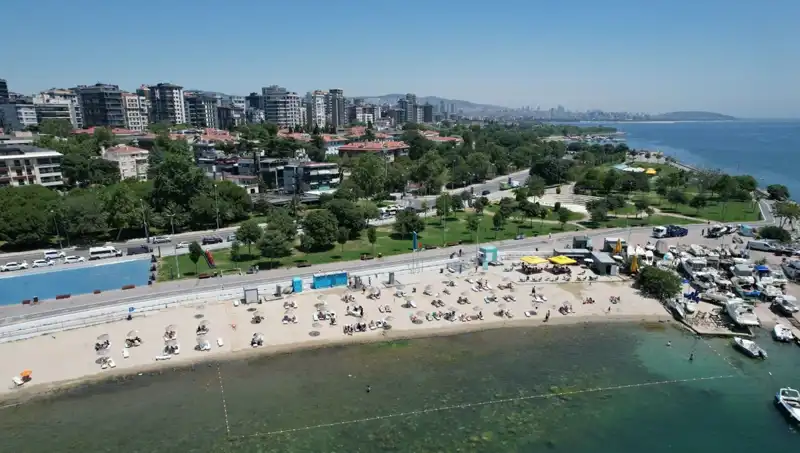 İstanbul'da Sıcak Hava Wave'i: Caddebostan Sahili Kalabalıklaştı!