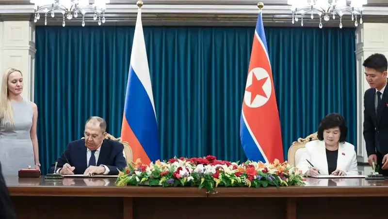 Rusya ve Kuzey Kore Arasındaki İlişkiler Derinleşiyor: Lavrov'un Kritik Temasları