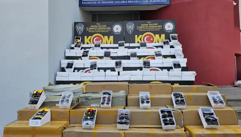 Adana'da Baskın: 12 Bin Kaçak Güneş Gözlüğü Ele Geçirildi