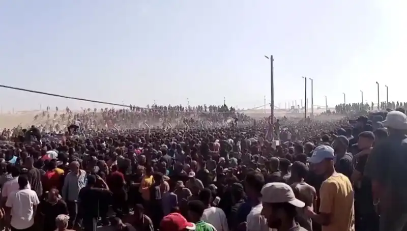 İsrail'in Gazze'deki Yardım Dağıtım Noktasına Saldırısı: 26 Hayat Kaybı!