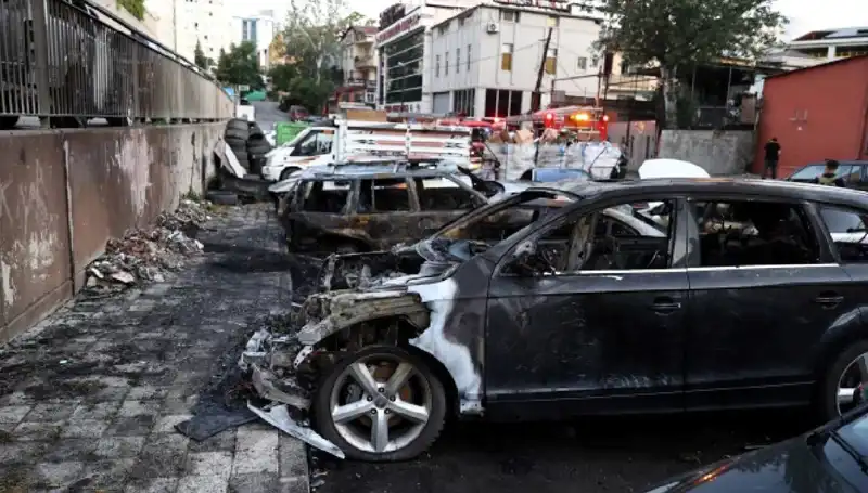 Sanayi Bölgesinde Yangın! Tamir Bekleyen Araçlar Alev Alev Yandı