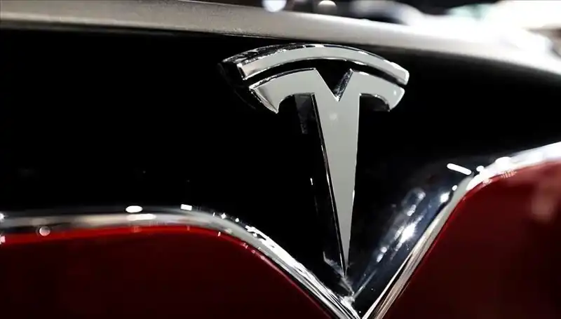 Tesla'da Üretim Kaosu: Ucuz Model Geliyor Ama FSD Yok!