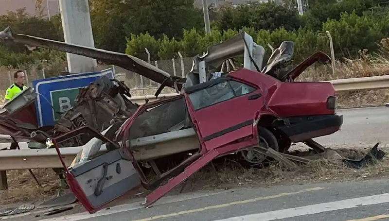 Hurdaya Dönen Araçtan Fırlayan Genç Hayatını Kaybetti