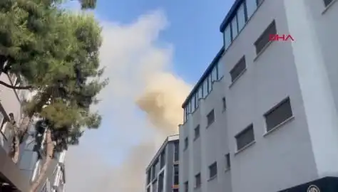 İstanbul'da 4 Katlı İş Merkezinde Yangın: Ekipler Yoğun Mücadele İçinde