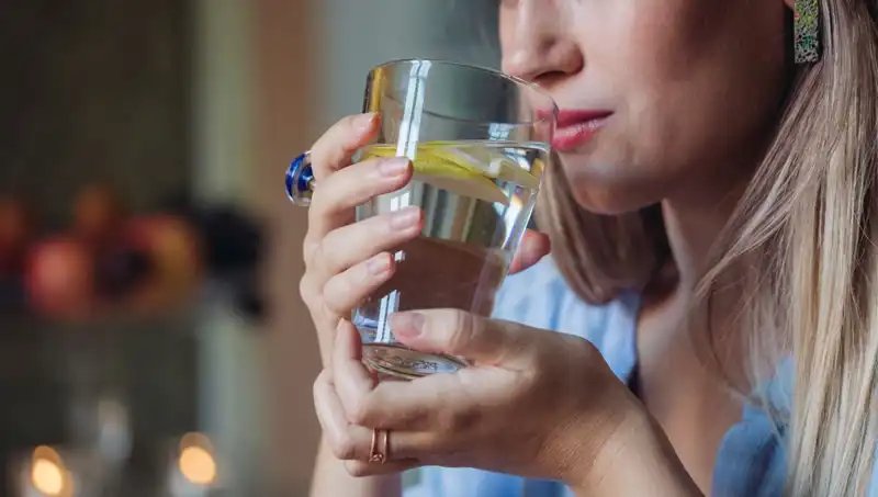 Harvardlı Uzmandan Açıklama: Limonlu Su Sağlık İçin Gerçekten Faydalı mı?