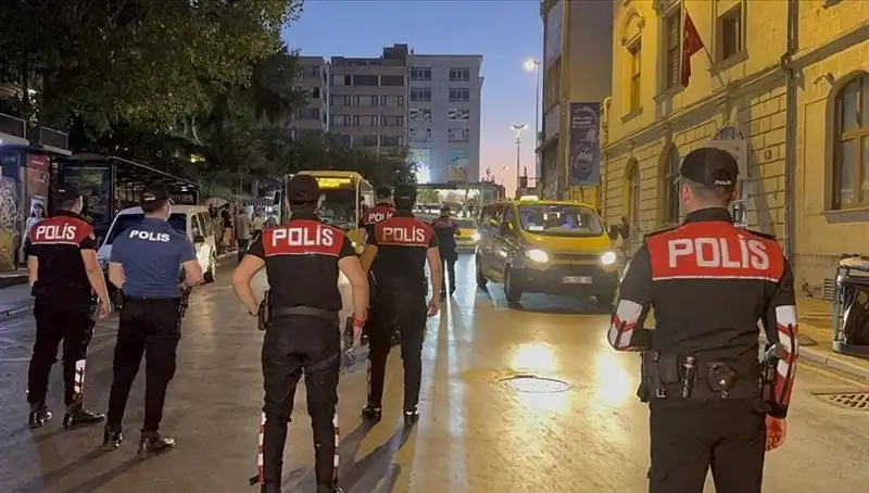 Megakentte Asayiş Operasyonu: 4 Saatte Yüzlerce Gözaltı!